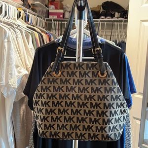 Micheal Kors Purse